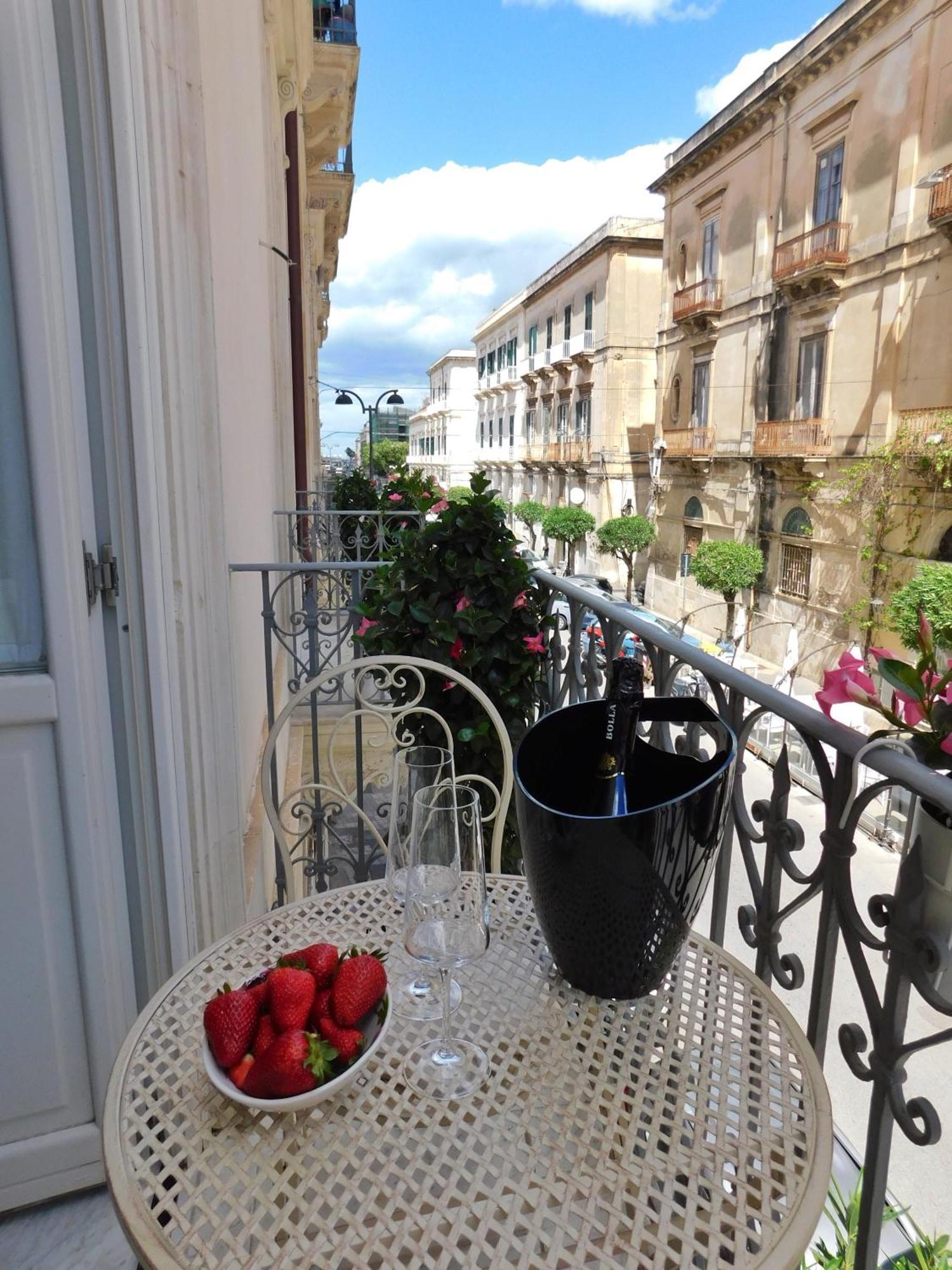 La Dimora Dei Mille Appartement Syracuse Buitenkant foto